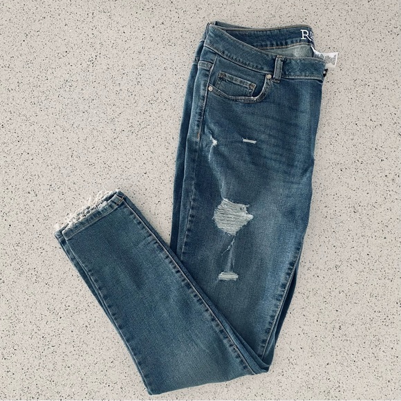 ROEBUCK & CO LOW RISE
SKINNIEST LEG JEGGING - Picture 3 of 8